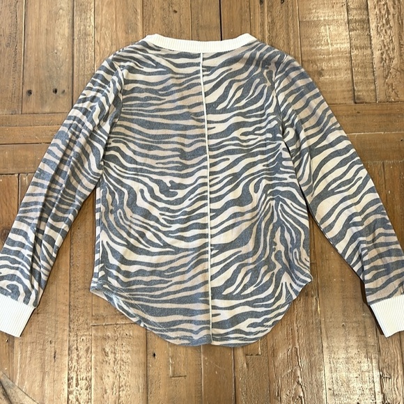 Chaser animal print crewneck sweatshirt girls 8 - Picture 5 of 5